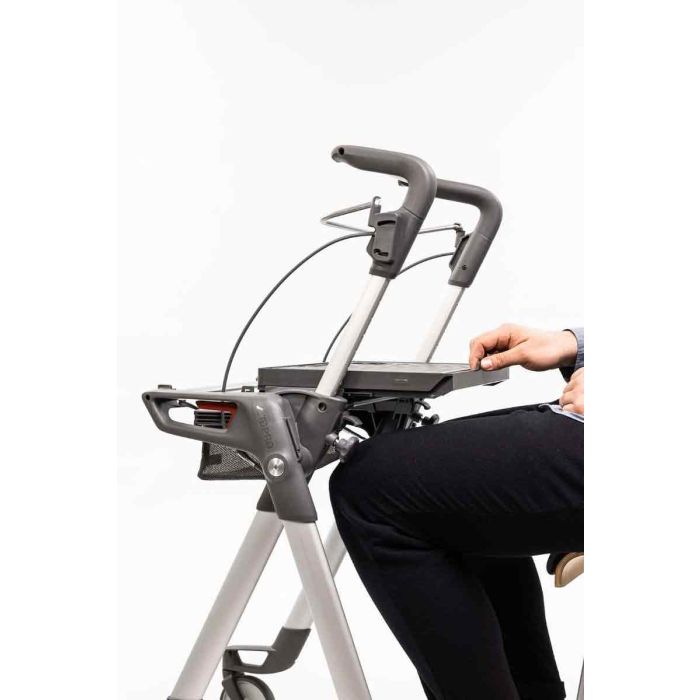 Indoor Rollator Topro Hestia Tablett verschieben
