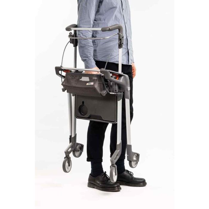 Indoor Rollator Topro Hestia Tablett tragen